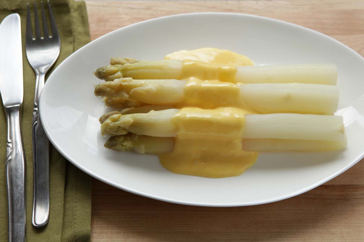 Spargeln mit Sauce hollandaise