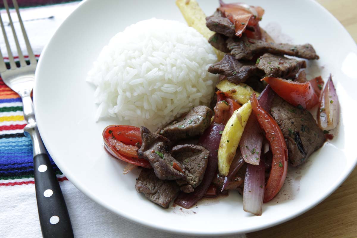 Das Lomo Saltado Gericht