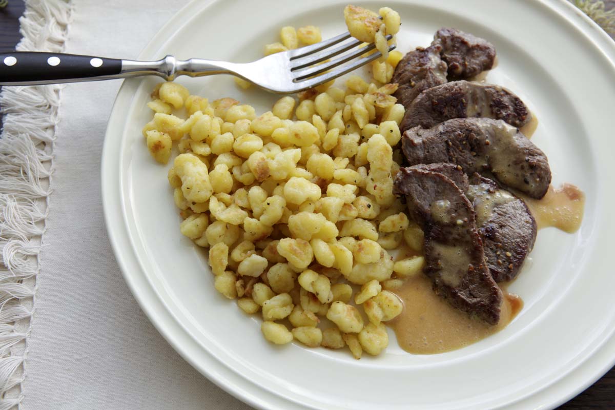 Rehschnitzel mit Knöpfli