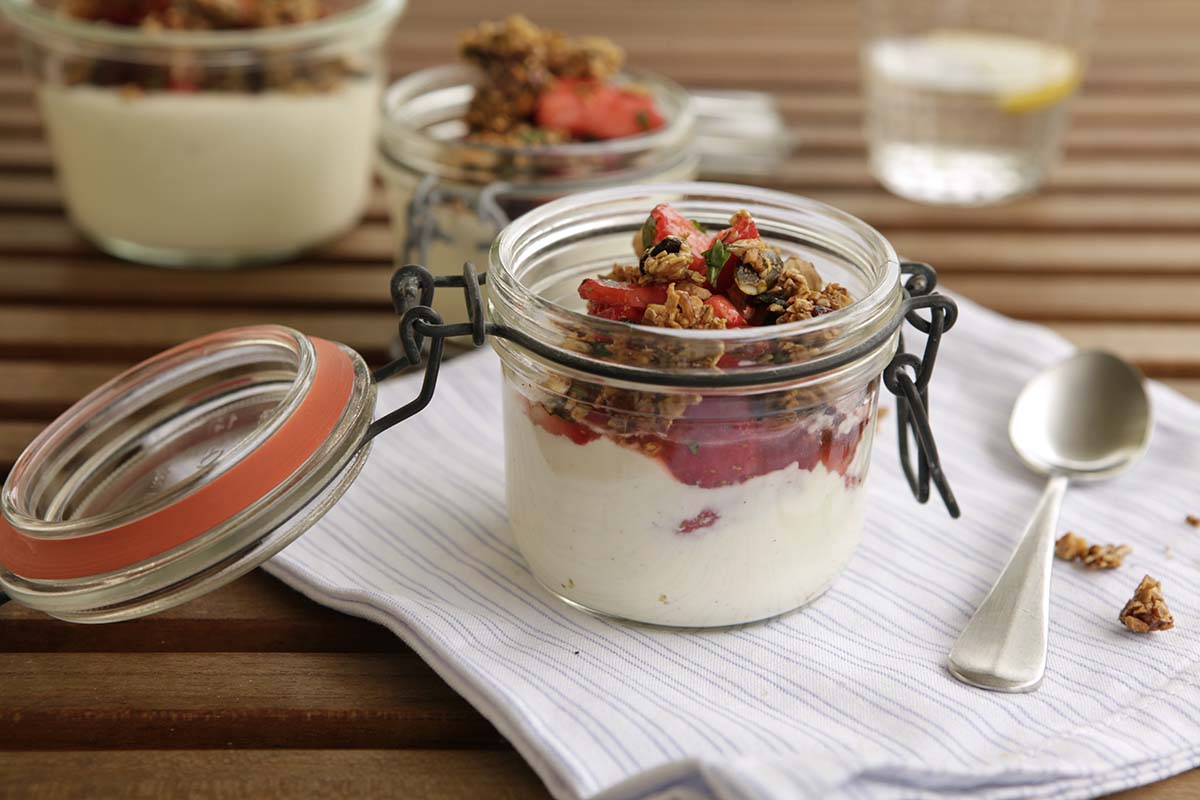 Fruchtjoghurt mit Granola