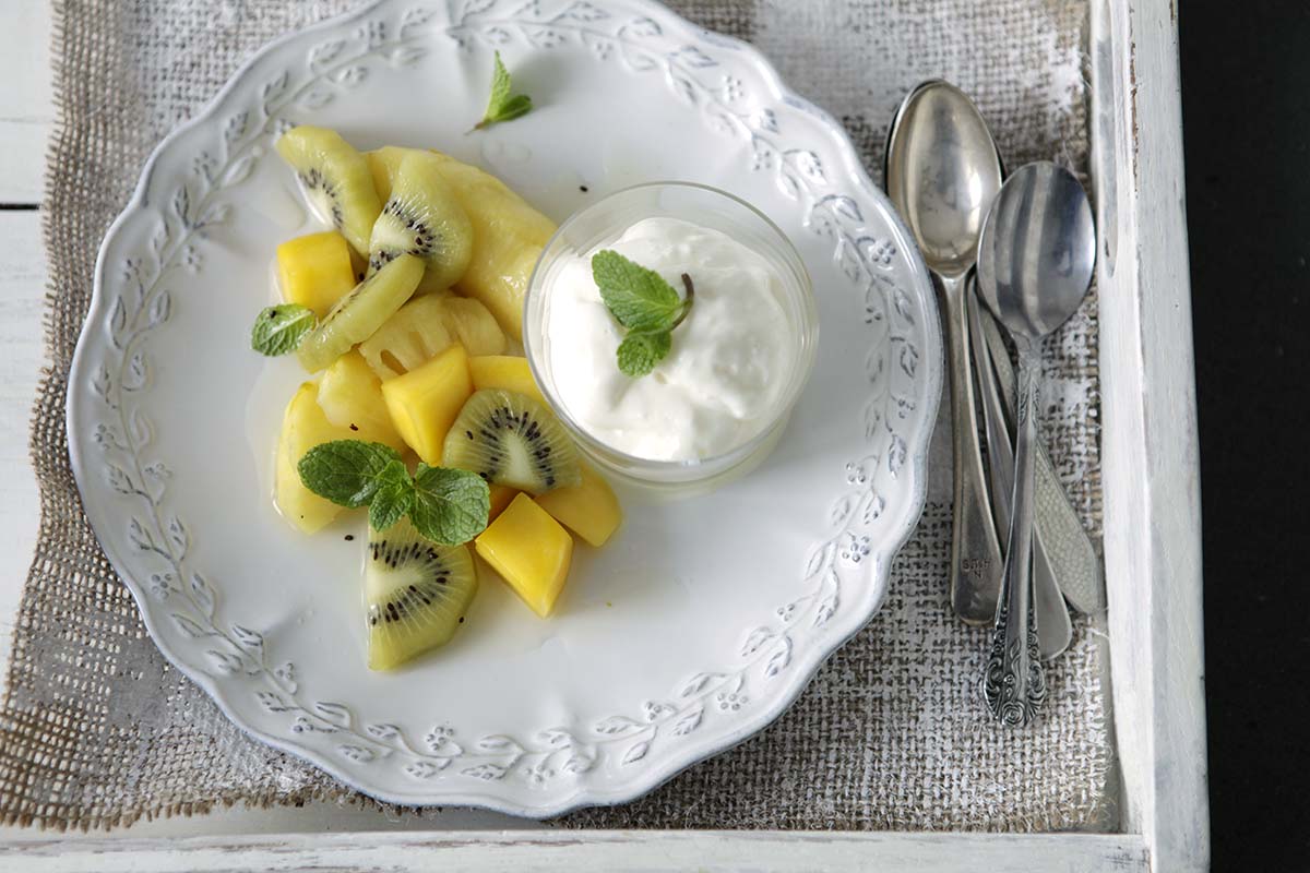 Fruchtsalat mit Joghurtmousse