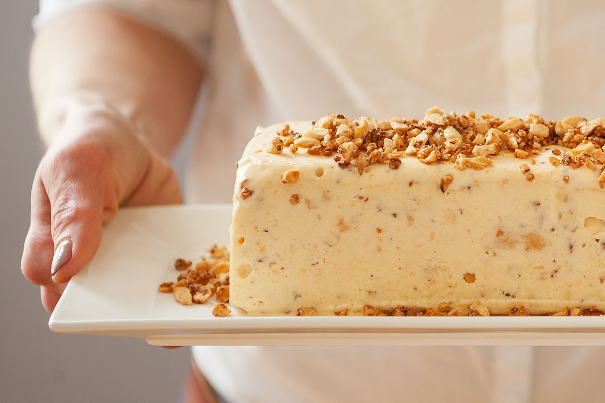 Mandel-Caramel-Parfait mit Aprikosen